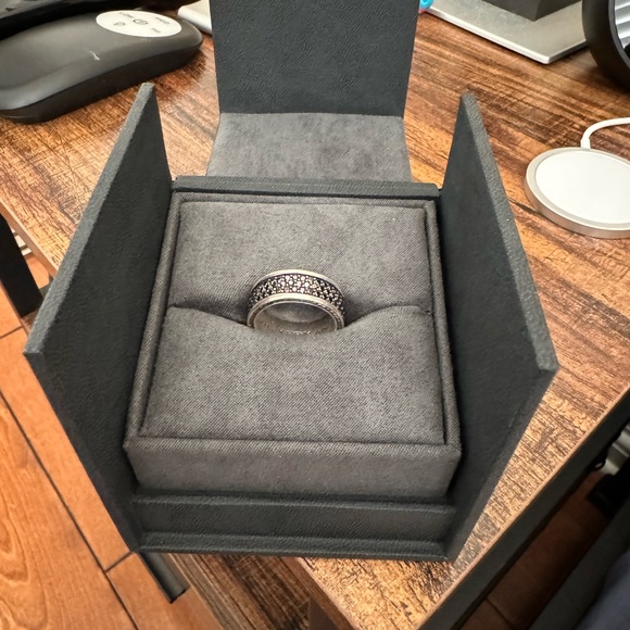 David Yurman Men's Ring with Silver and Black Design - Picture 1 of 4